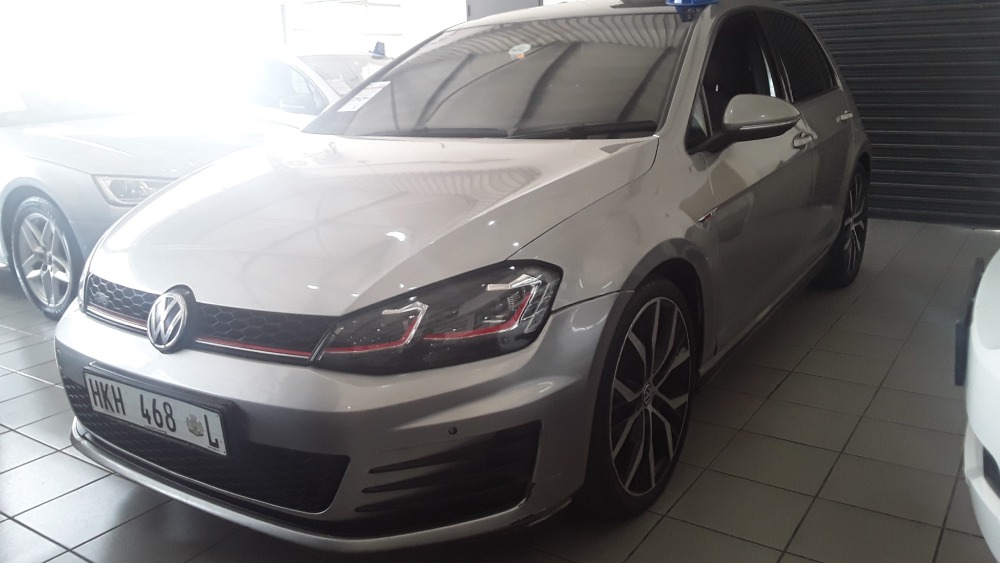 VOLKSWAGEN GOLF VII GTi 2.0 TSI DSG