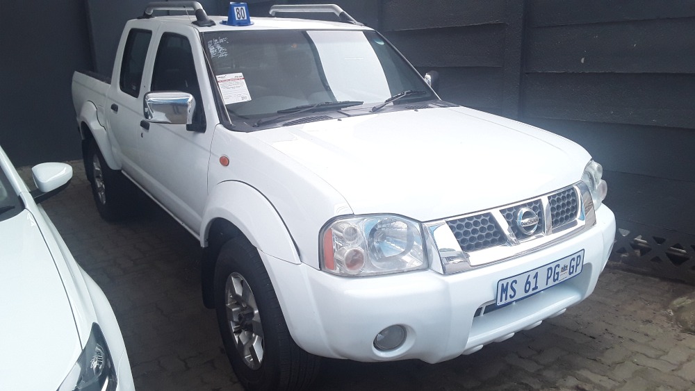 NISSAN HARDBODY NP300 2.4i 4X4 P/U D/C