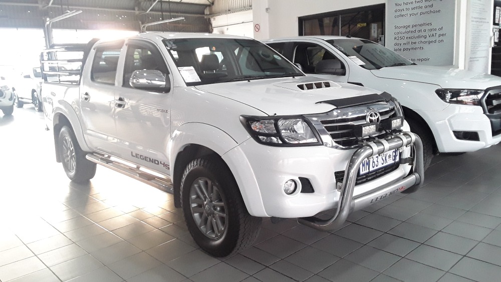 TOYOTA HILUX 3.0 D-4D LEGEND 45 R/B P/U D/C