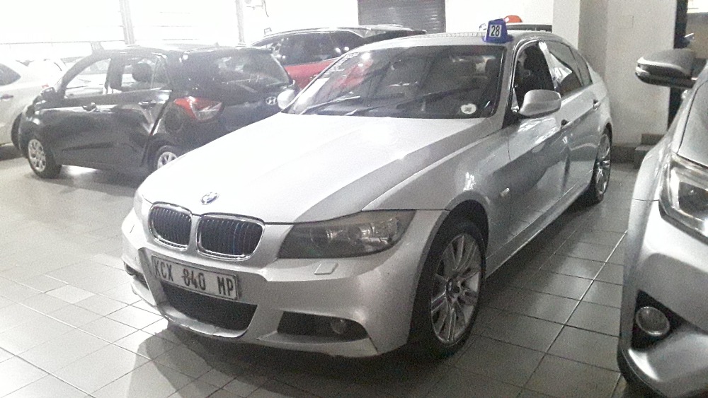 BMW 325i SPORT A/T (E90)