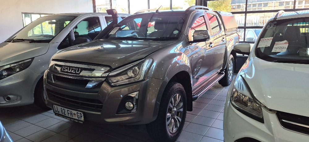 D-MAX 300 LX 4X4 A/T D/C P/U