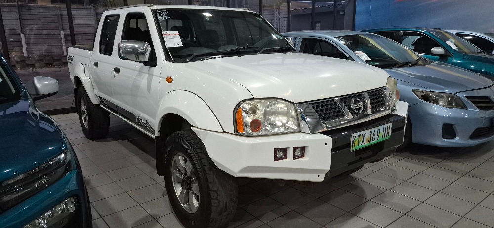 NISSAN HARDBODY NP300 2.4i 4X4 P/U D/C