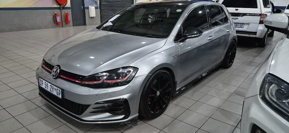 VOLKSWAGEN GOLF VII GTi 2.0 TSI DSG