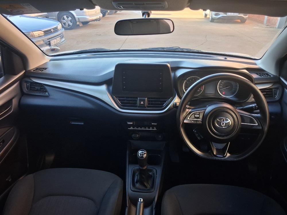 2024 VITZ 1.0 XR AMT